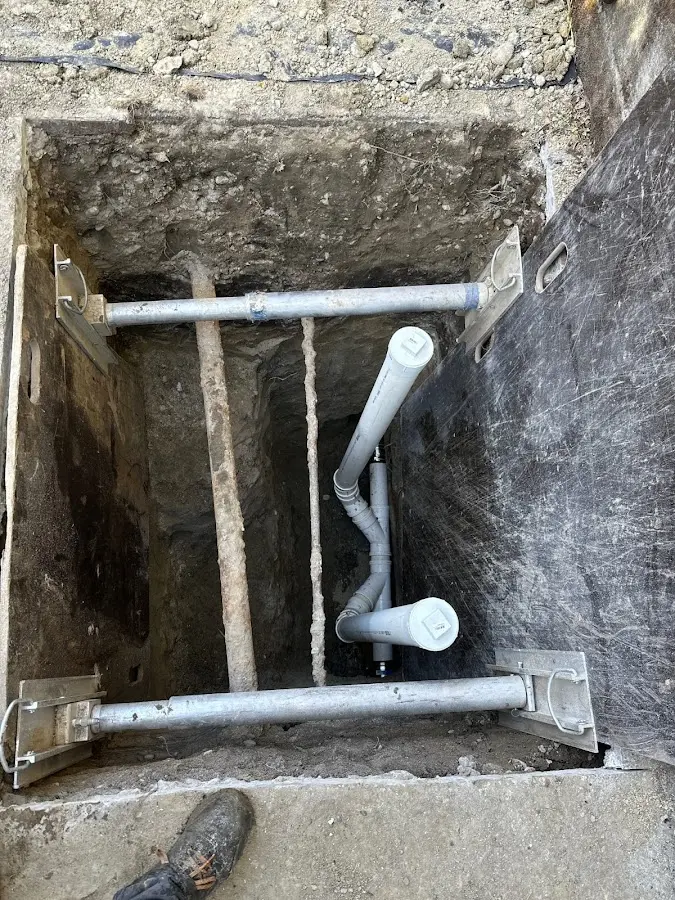 Experienced plumber completing Drain Cleaning work in McMinnville
